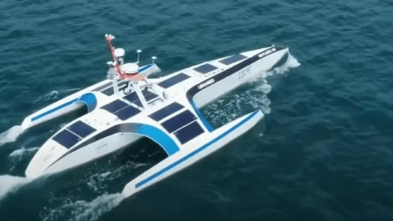 Një anije autonome pa pilot nis një udhëtim përtej Atlantikut