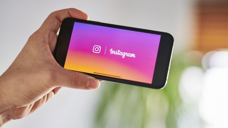 Facebook akuzohet se “po i vëzhgon” përdoruesit e Instagram-it përmes kamerave