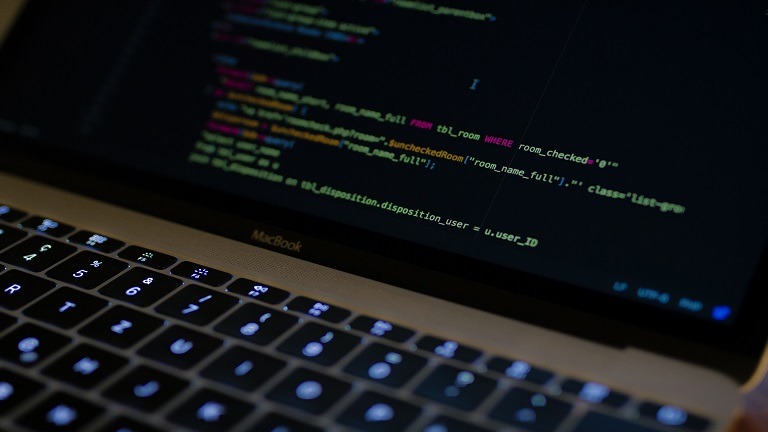 4 gjuhët më të urryera të programimit